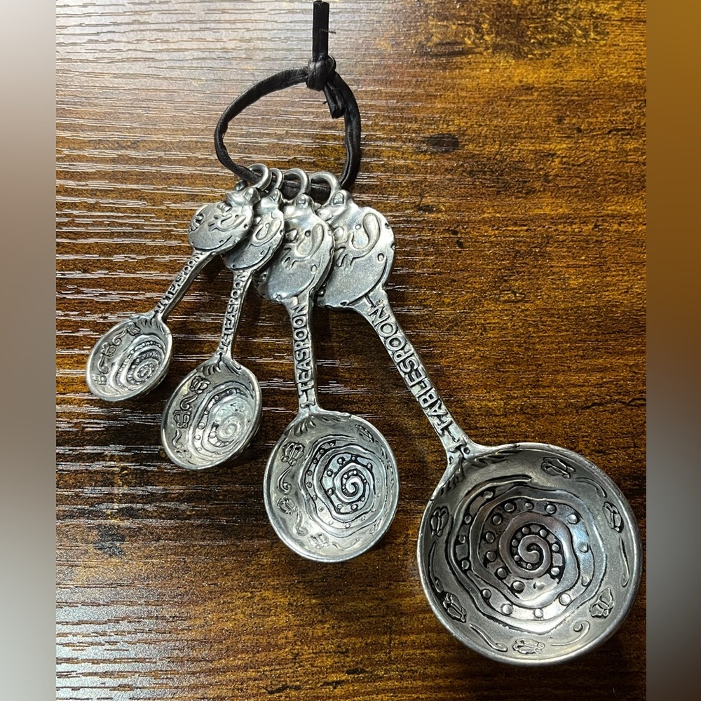 Ganz Set of 4 Nesting Measuring Spoons Frogs & Shamrocks